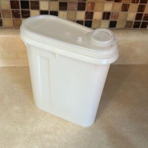 Tupperware container with‎ lid